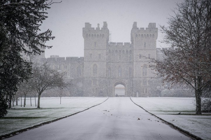 Windsor, Bath, Stonehenge and Salisbury Guided Tour on Boxing Day - Photo 1 of 10